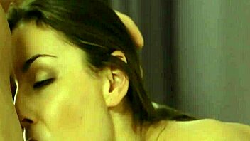 j hottie goin wild in crazy scene, dang!