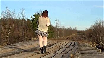 興奮した巨乳熟女がヒールでオナニー