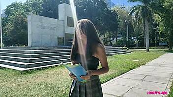 Bella Jovencita Me Aborda Para Poder Hacer Un Donativo A Una Fundación De Animales Abandonados A Cambio Le Propongo Llevarla A Mi Departamento Y Le Ofrezco Dinero Por Una Una Buena Cogida - Briella Márquez