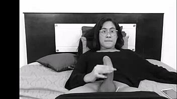 Colombian shemale unloads massive cum live on webcam show.