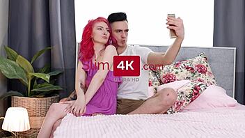 Mladi moški dominira in trdo nabija suho pičko