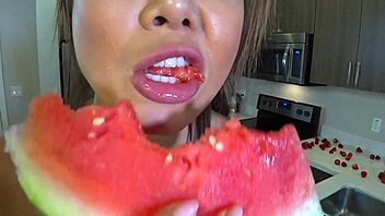 young asian babe fingering to orgasm, or is it the hentai?