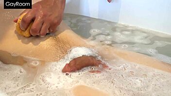 darron bluu, enjoy that cock massage in the bath