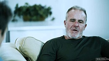 زب الزوج الخطوة ياخذ التوينك بقوة في مشهد حجر صحي حار - disruptivefilms