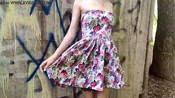 Public Blowjob From Beauty In Dress Showing Herself!