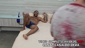 Menage v hotelu s suho latino Karolzinho, upognjeno v doggystyle na njeni tesni pički 😏🍆