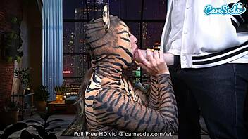 Does pussy cat blow big dick?