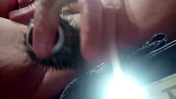 Siririca masturbates secretly in beauty salon with hairbrush