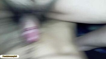 Vroča bareback akcija z mojo so stanovalko v študentski sobi