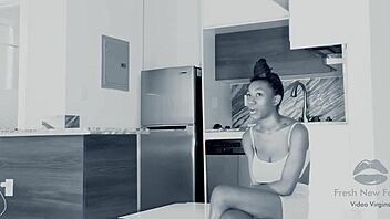 Amateur Blonde Sucks Deepthroat in Messy Hood Doggystyle