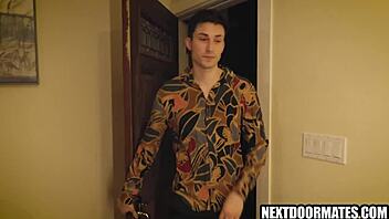 Valentine's Day Raw Action for Gay Couple!