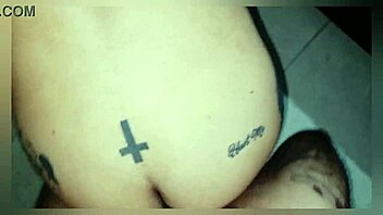 يا إلهي، نيك قوي جامد عند بيت الصديق!