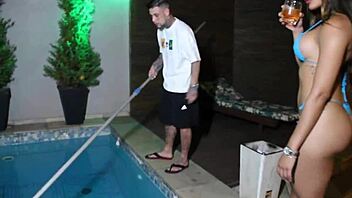 fui limpar a piscina da patroa e acabei fudendo ela parte 1