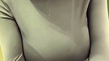 后妈的大奶子让我在户外疯狂