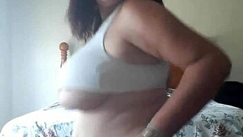 Hey guys, check out these hot granny babes