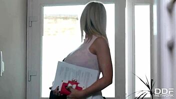 i'm watching kinky chessie kay blow four huge cocks and cum in mouth