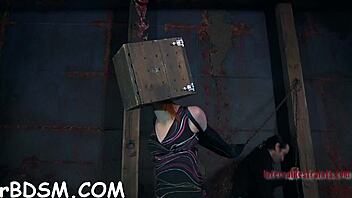 I's watchin' that hotty in bondage gettin' her tight pussy sucked