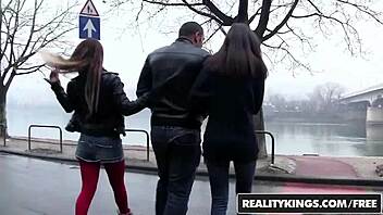 aysha rouge and nataly von sucking in yoga 😍