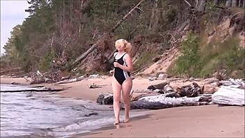 beautiful blonde works out with big tits and ass in the bath