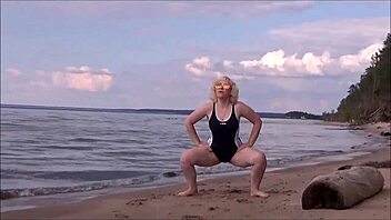 beautiful blonde works out with big tits and ass in the bath