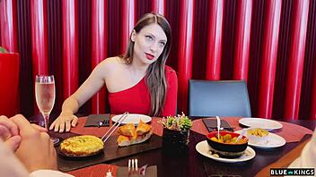 Se La Follan Entre Dos Despues De Que Su Amiga Se Vaya De La Cita De Pareja Y Luego Se Une El Vecino