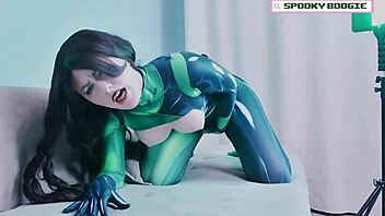 Dr. Drakken experiments with a new mind control device on the sexy villainess Shego in Kim Possible.