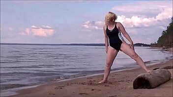 beautiful blonde works out with big tits and ass in the bath