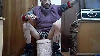 melvincoficial does solo masturbation on skates in spanish gay video