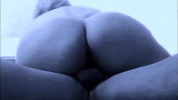 madura culona argenta chupa la pija y se sienta a gozarla