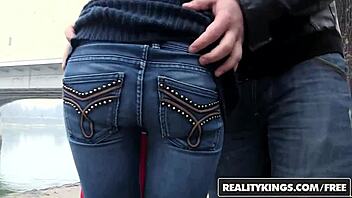 aysha rouge and nataly von sucking in yoga 😍