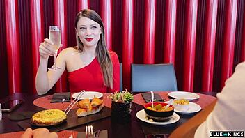 Se La Follan Entre Dos Despues De Que Su Amiga Se Vaya De La Cita De Pareja Y Luego Se Une El Vecino