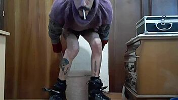 melvincoficial does solo masturbation on skates in spanish gay video