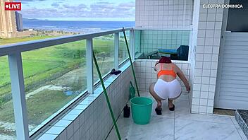 contratei essa empregada ela é muito safada pessoalmente olha que bunda grande