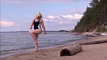 beautiful blonde works out with big tits and ass in the bath