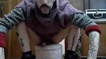 melvincoficial does solo masturbation on skates in spanish gay video