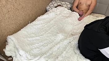 Cum all over arab milf’s tight leggings, so hot