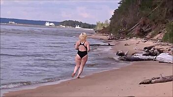 beautiful blonde works out with big tits and ass in the bath