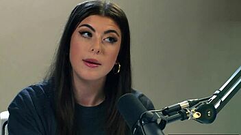 Gal Ritchie shows solo female orgasm up close in full scene