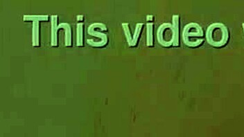 Kille hjälper polaren med knull i majsfältet