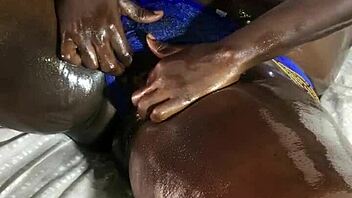 housewife gets yoni massage from muscular therapist 😏