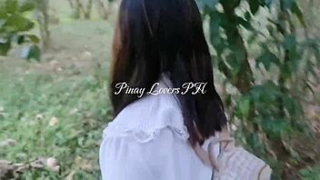 Želiš videti študentko trdo nabito v gozdu?