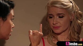 Блонда жаждет жопу вылизать и пизду до оргазма