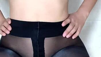 Big Breasted Woman Masturbates In Toilet!