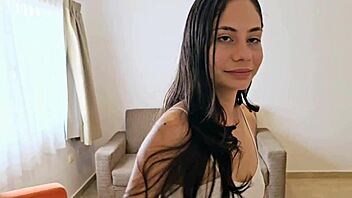 Vizinha Finalmente Diz Sim para Foder na Minha Casa