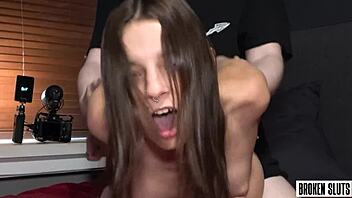 היי, אבא חורג קובע כללים עם מסי סוויט במשחק קשוח!