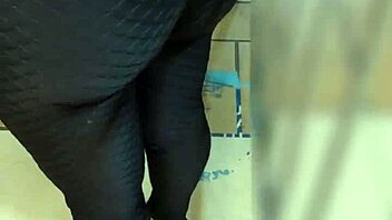 Damn! Harassing A Mature Curvy MILF On Lima Streets!