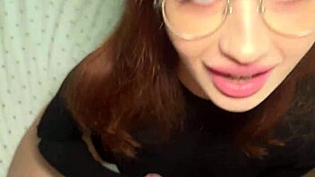 Ojczym zakrada się, żeby pieprzyć gorącą nastolatkę z jękami!