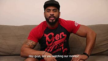 Modelo fazendo o teste do sofá pra arrumar emprego