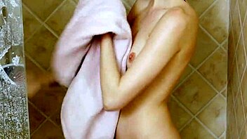 barbie doll brunette showerin, so damn cute!