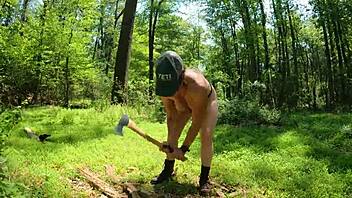 Hei, pawg tăietor de lemne, dezbrăcându-se gol în pădure?